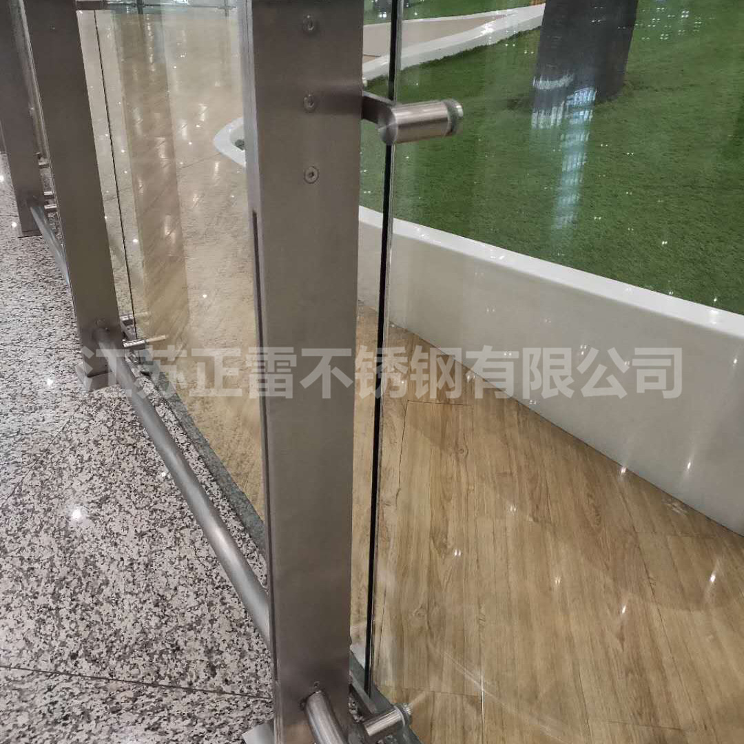 深圳寶安國際機場(chǎng)玻璃欄桿