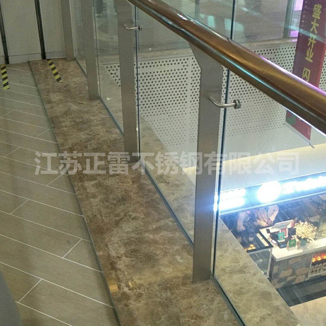 111生活廣場(chǎng)玻璃護欄